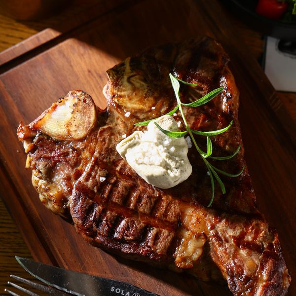 T-Bone z masłem ziołowym — MooMoo Steakhouse Kraków