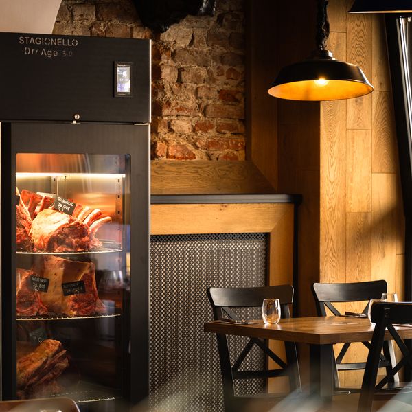 MooMoo Steak & Wine Old Town — komora dojrzewania wołowiny